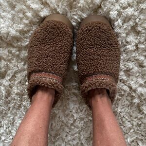 Cozy Sherpa Slip-On Slippers in Brown